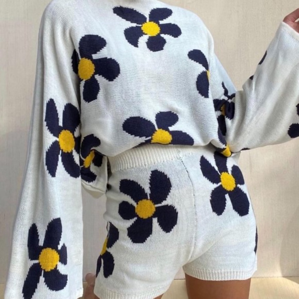 Daisy Off-the-Shoulder Sweater - White and Black